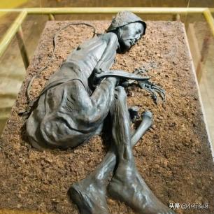 *光脱**犹太人女人衣服，集体*杀屠**，老照片再现变态的纳粹德国！