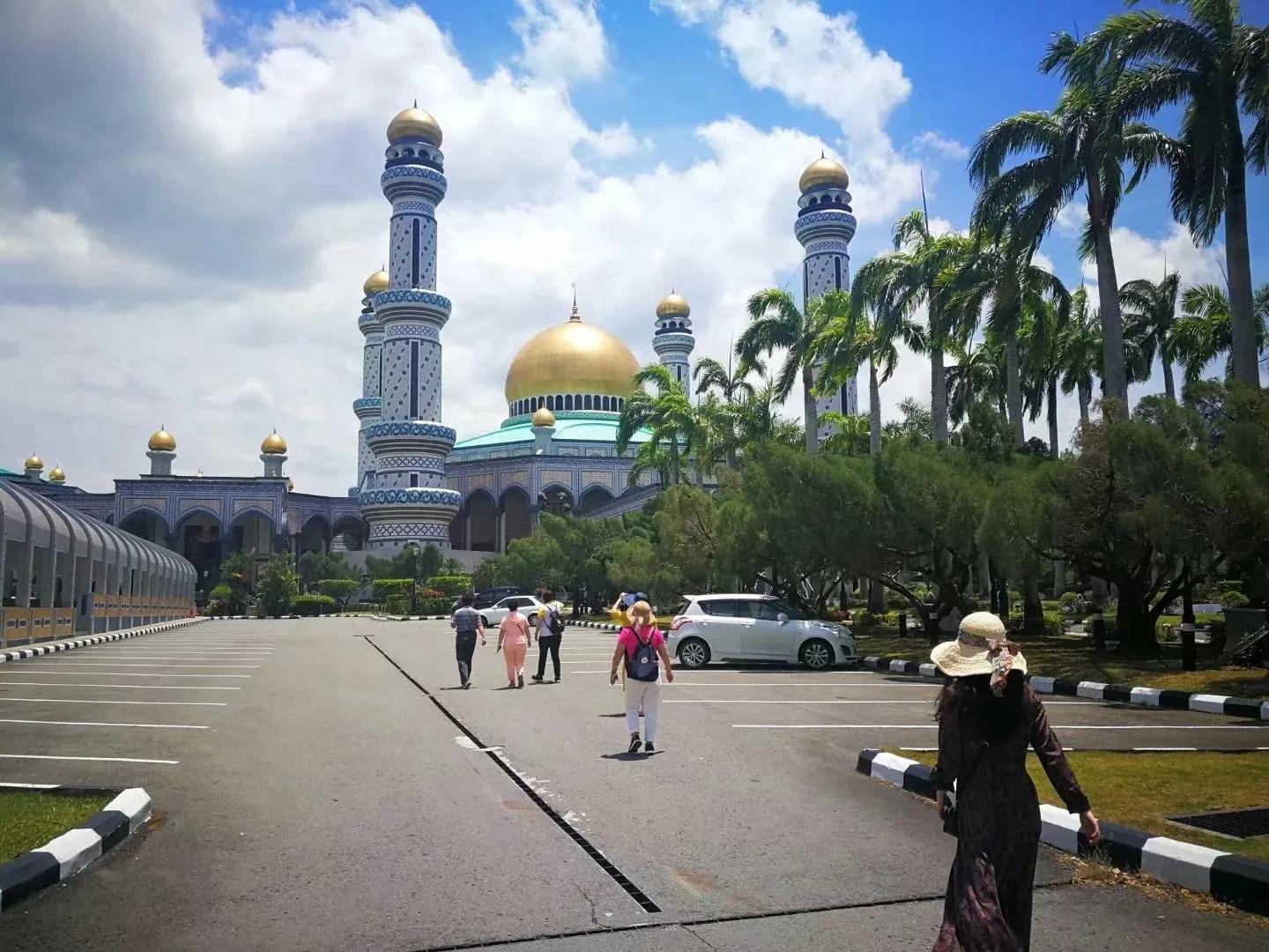 平均月收入2万元，爱吃鸡屁股，可以娶四个老婆，聊聊文莱的生活