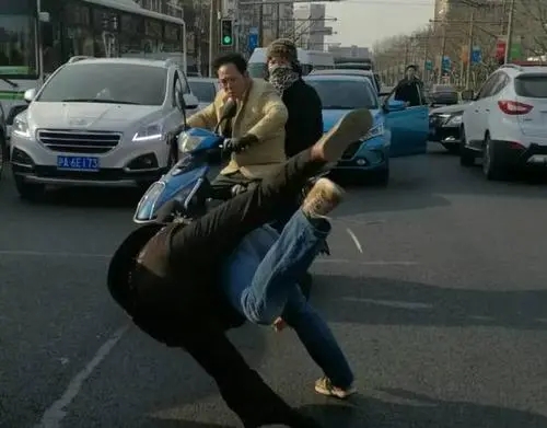 当代啃老年轻人现状,深度还原当代年轻人啃老