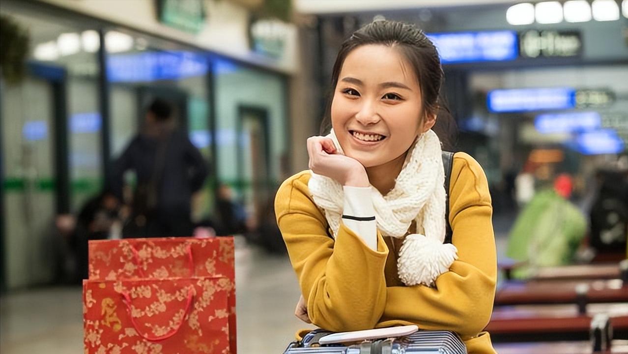 火车晚点退票可以别的站退吗,火车晚点导致没赶上火车能退票吗