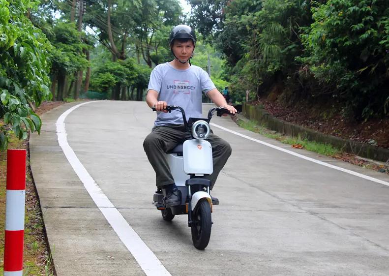 电动车用久了爬坡无力的修理方法,学电动车爬坡技巧和下坡技巧