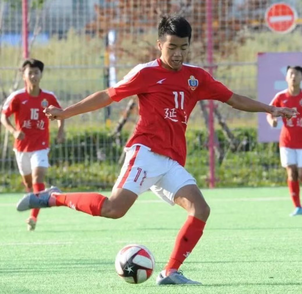 延边队张成珉,延边足球少年张成珉踢球