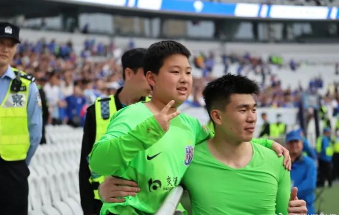 申花门将打人事件现场视频,申花门将马镇追加处罚