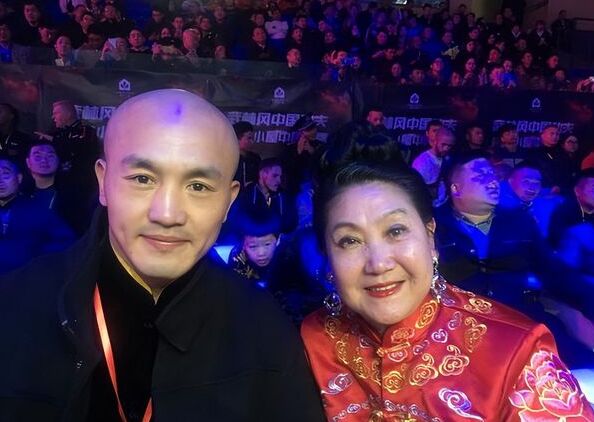 脱去这些标杆，一龙到底是一个怎么样的人？