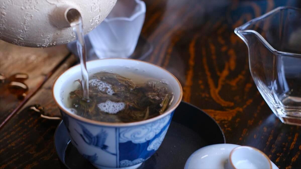 长期喝白开水和长期喝茶哪个健康,长期喝茶与长期喝白开水哪个健康