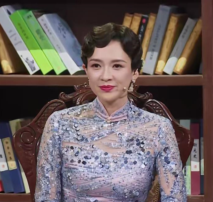 42岁章子怡素颜演电影,章子怡怎么评价关晓彤