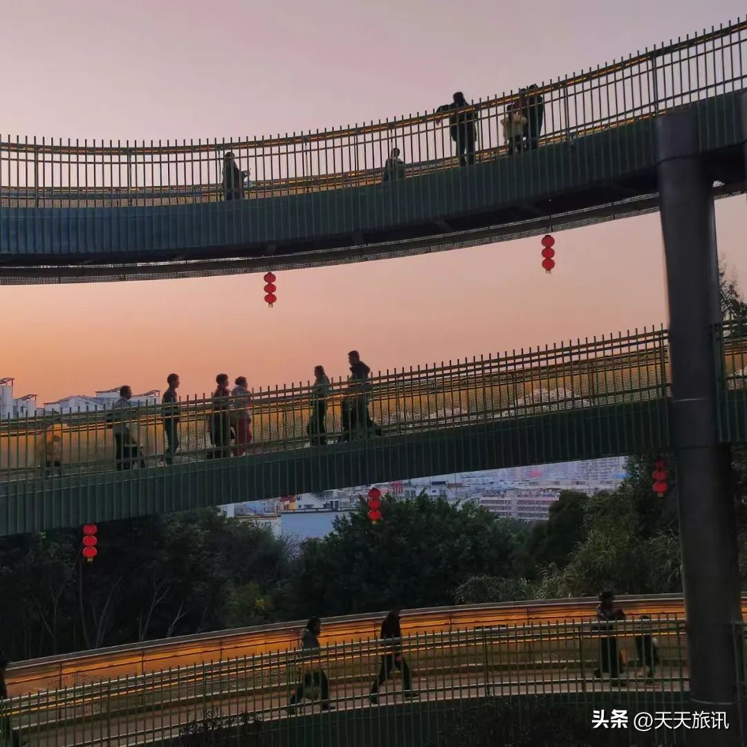 坐地铁看海,坐着地铁去看海南京