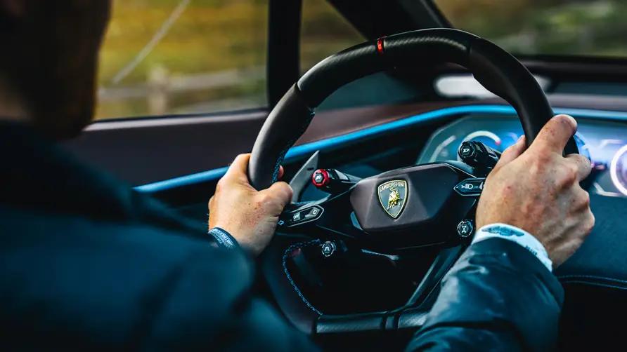 *博兰**基尼纯电SUV开起来怎样，TopGear首试1350马力*博兰**Lanzador