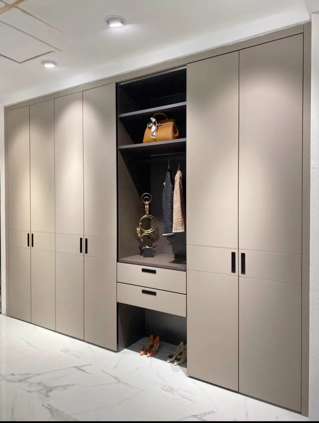 今年衣柜颜色最流行什么颜色,鞋柜酒柜衣柜颜色用什么颜色好看