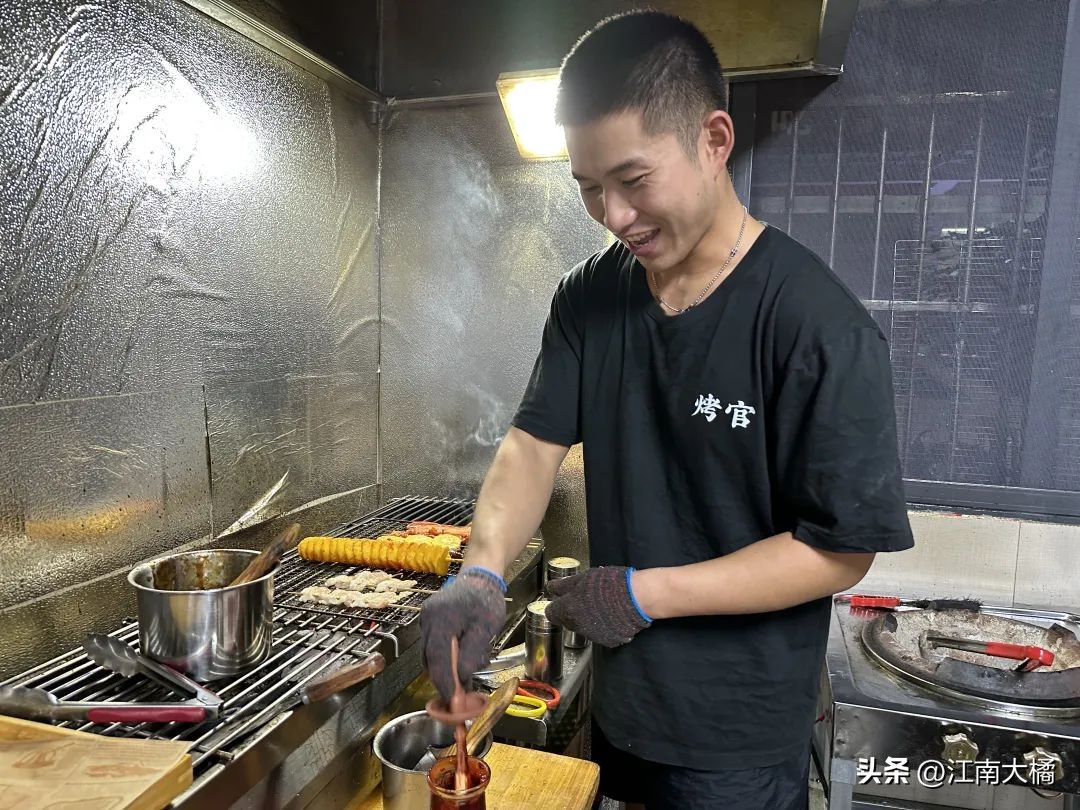 串啊串啊串,丽水小伙辞职做“烤官”!很多人赶去吃一口