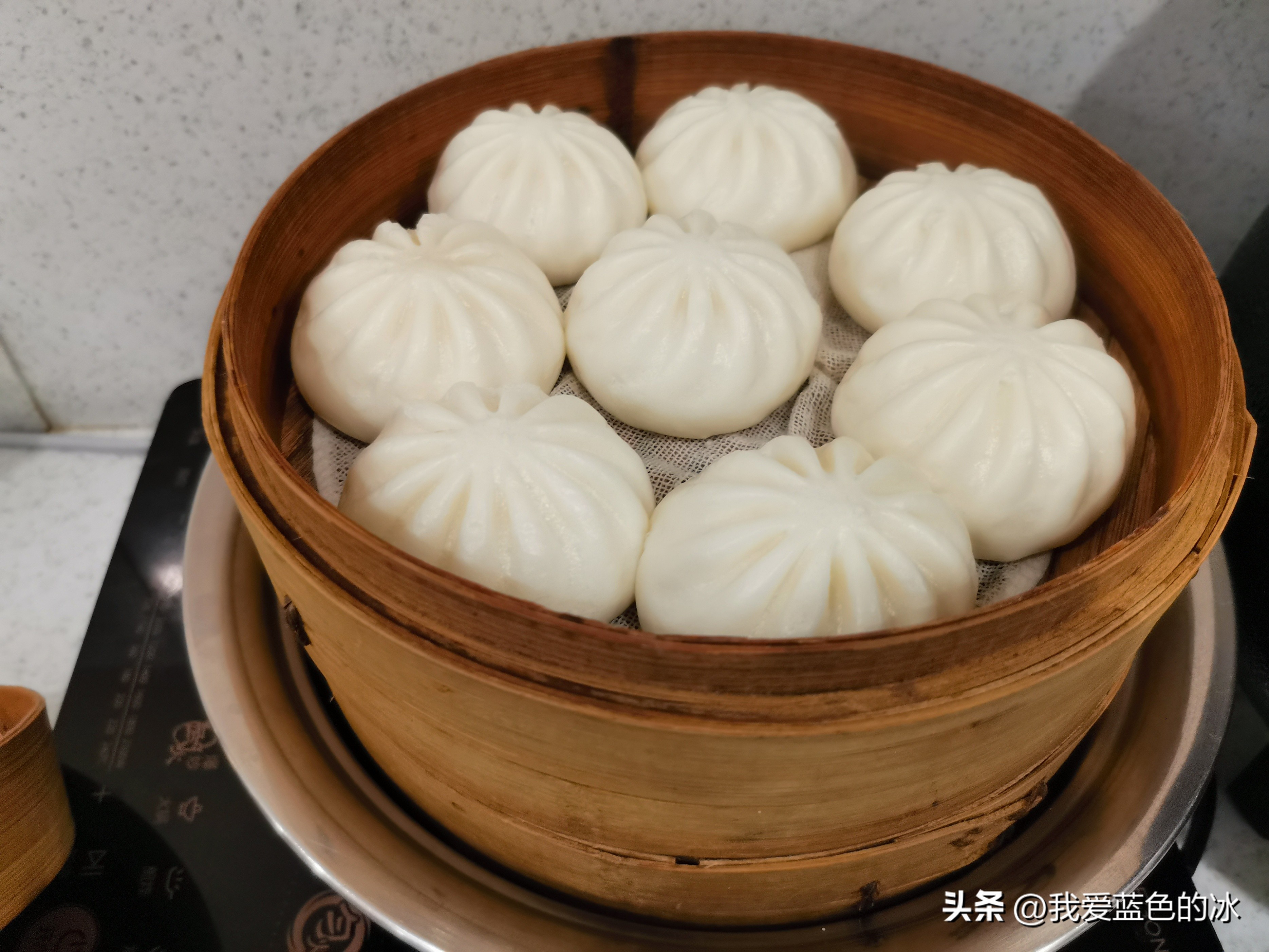 在遵义的第二天早餐，有多少人认识这个罐子里的绿色渣渣是什么？