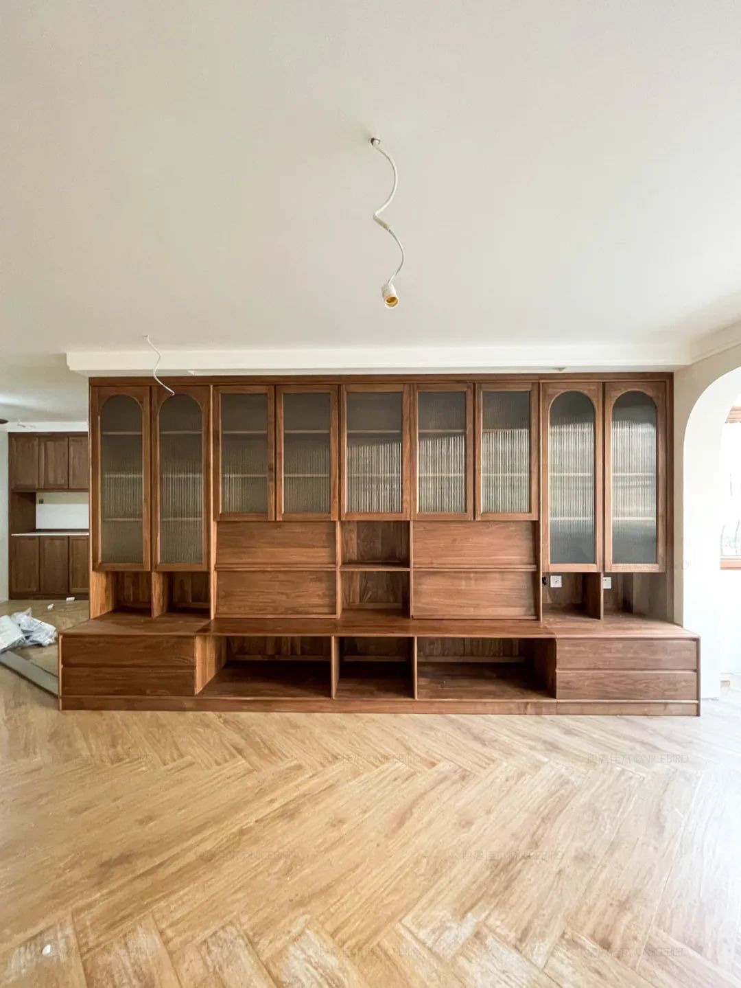 复古小拱门卡座书柜，主打一个全网爆火，北京业主是懂造景滴