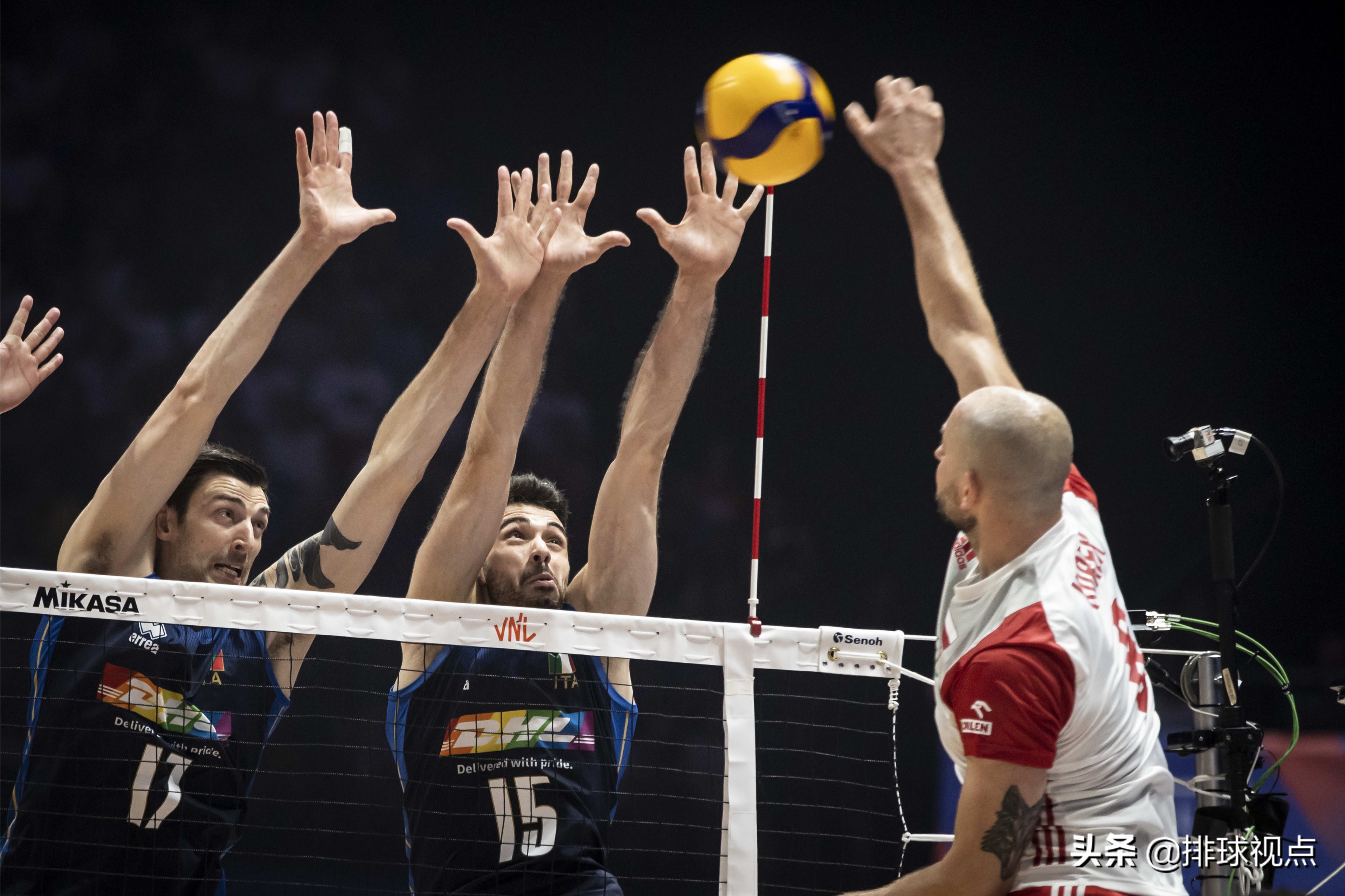 波兰男排圆月弯刀发球,波兰男排比涅克发球