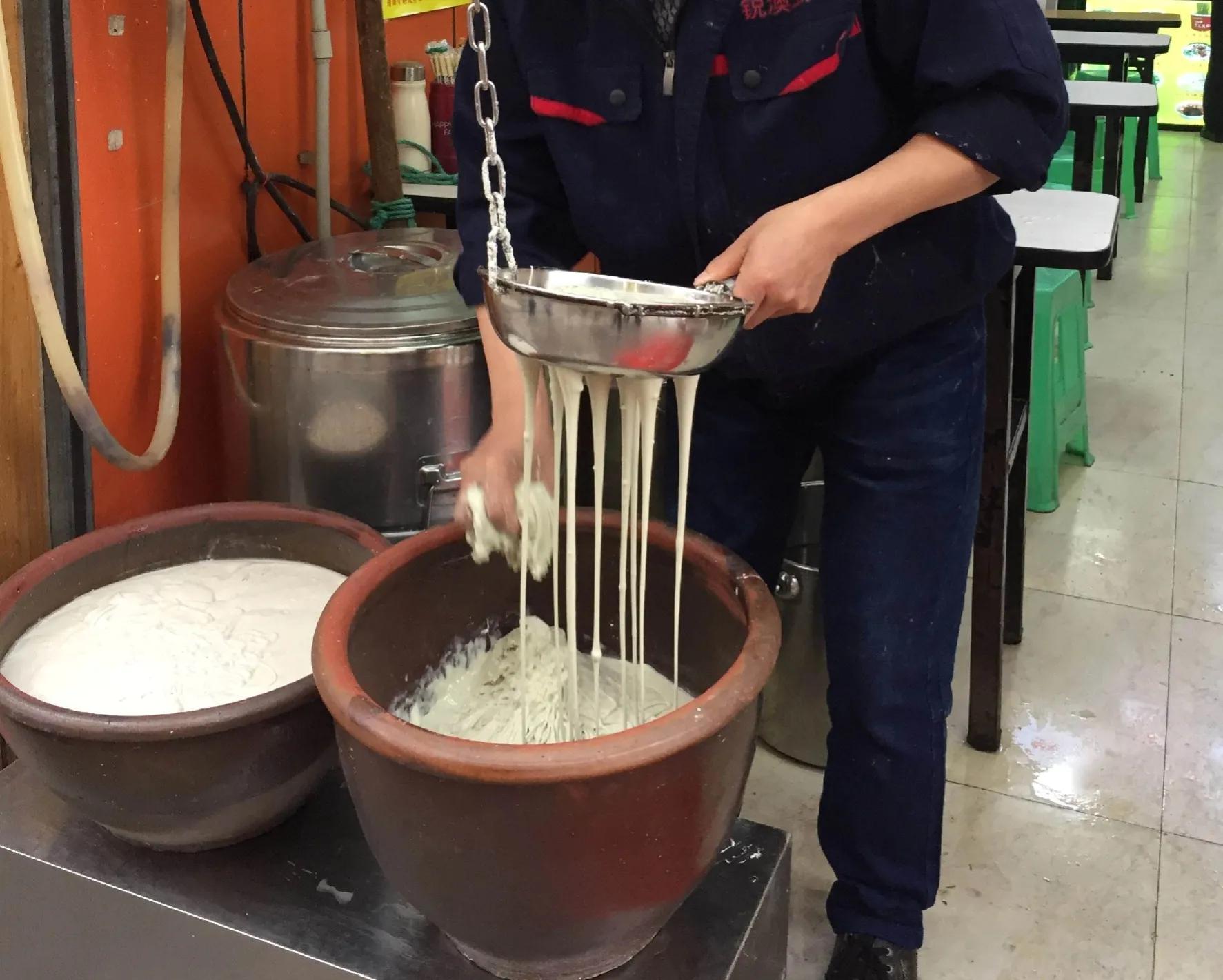 重庆正宗又辣又香的酸辣粉,天下第一香酸辣粉