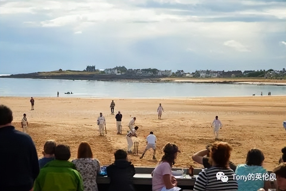 威尔士海边旅游攻略,英国威尔士夏天旅游攻略