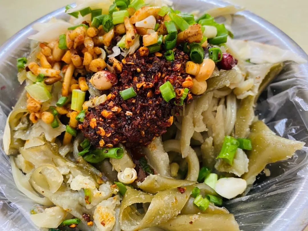 外地朋友来四川吃美食,外地朋友来四川吃苍蝇馆子