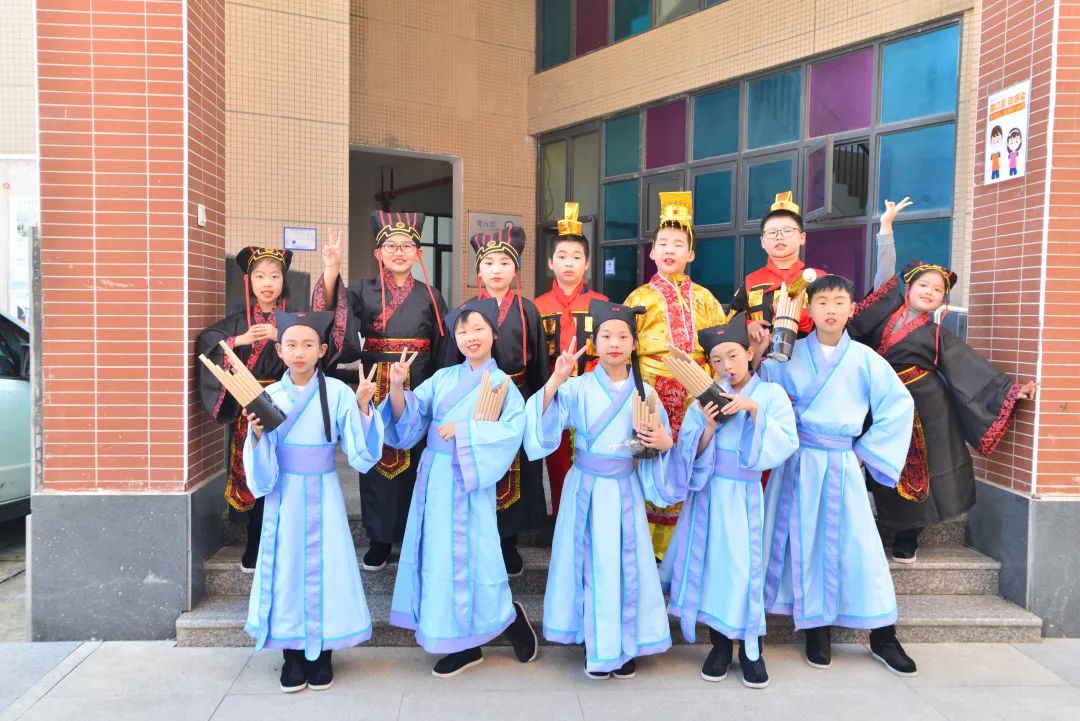 私立学校高薪招聘教师,小学百万年薪招教师