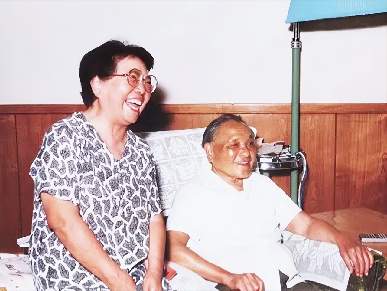 *小平邓**的保健医生郭勤英：邓公之所以能活到90岁，和一习惯有关系