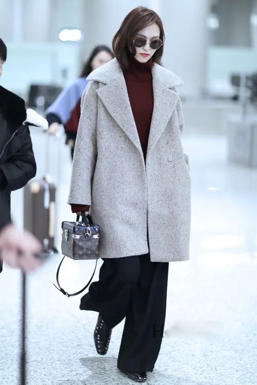 唐嫣在机场时背的焦糖色包,唐嫣曾经用过哪些包包