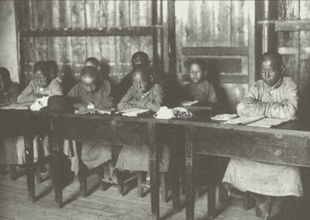 变态的纳粹德国，*光脱**犹太人女人衣服，集体*杀屠**!2