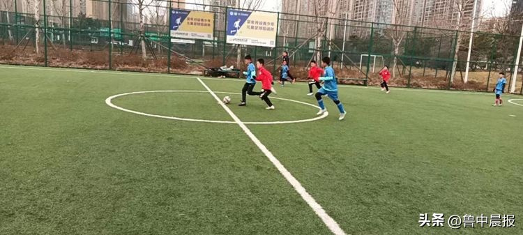 淄博队冠军,中国青少年足球夺冠举杯瞬间