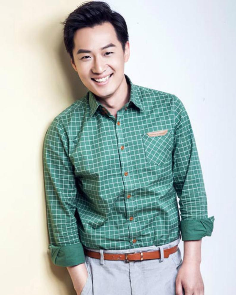 最新等着我主持人舒冬,央视等着我栏目主持人舒冬的衣着