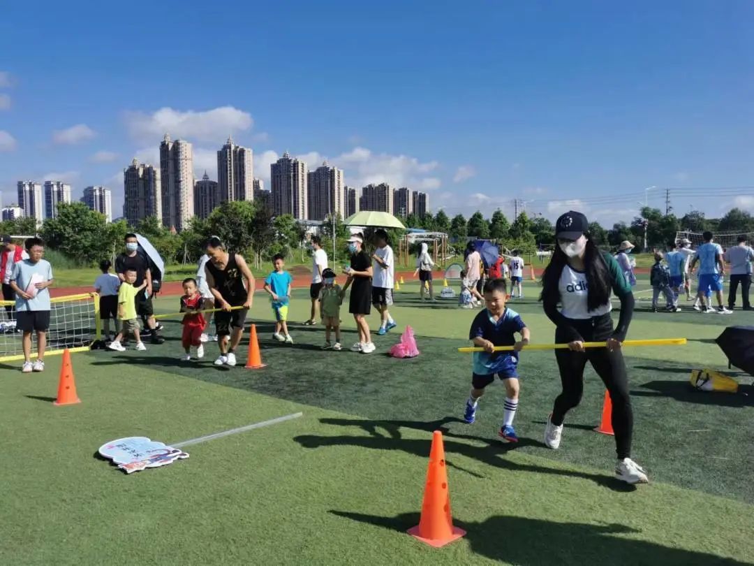 派迪茵儿童足球运动套装,派迪茵体育中心