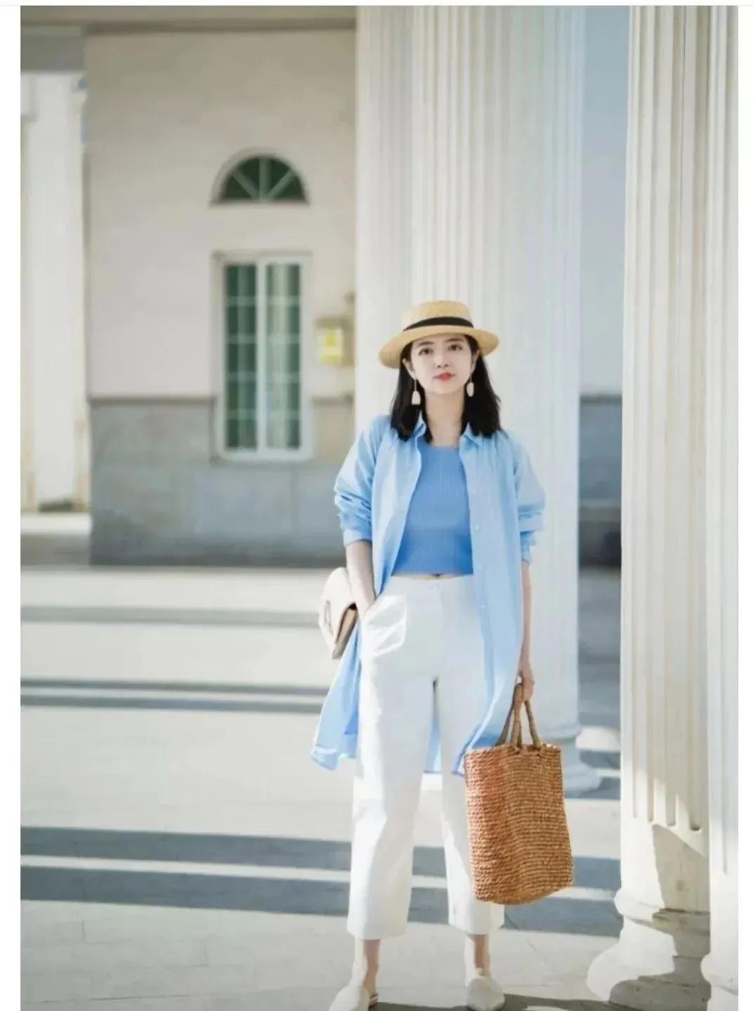 浅蓝色t恤搭配什么裤子男,浅蓝色t恤搭配什么颜色的裤子