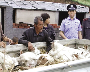 1965年江苏25岁小伙隐居深山，45年后获救时问：毛主席身体还好吗