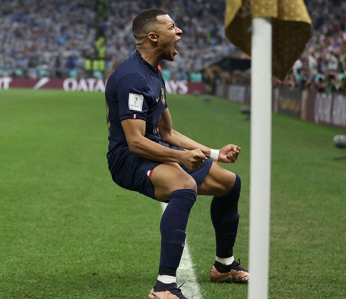 姆巴佩首个世界杯决赛帽子戏法,姆巴佩8球加冕金靴