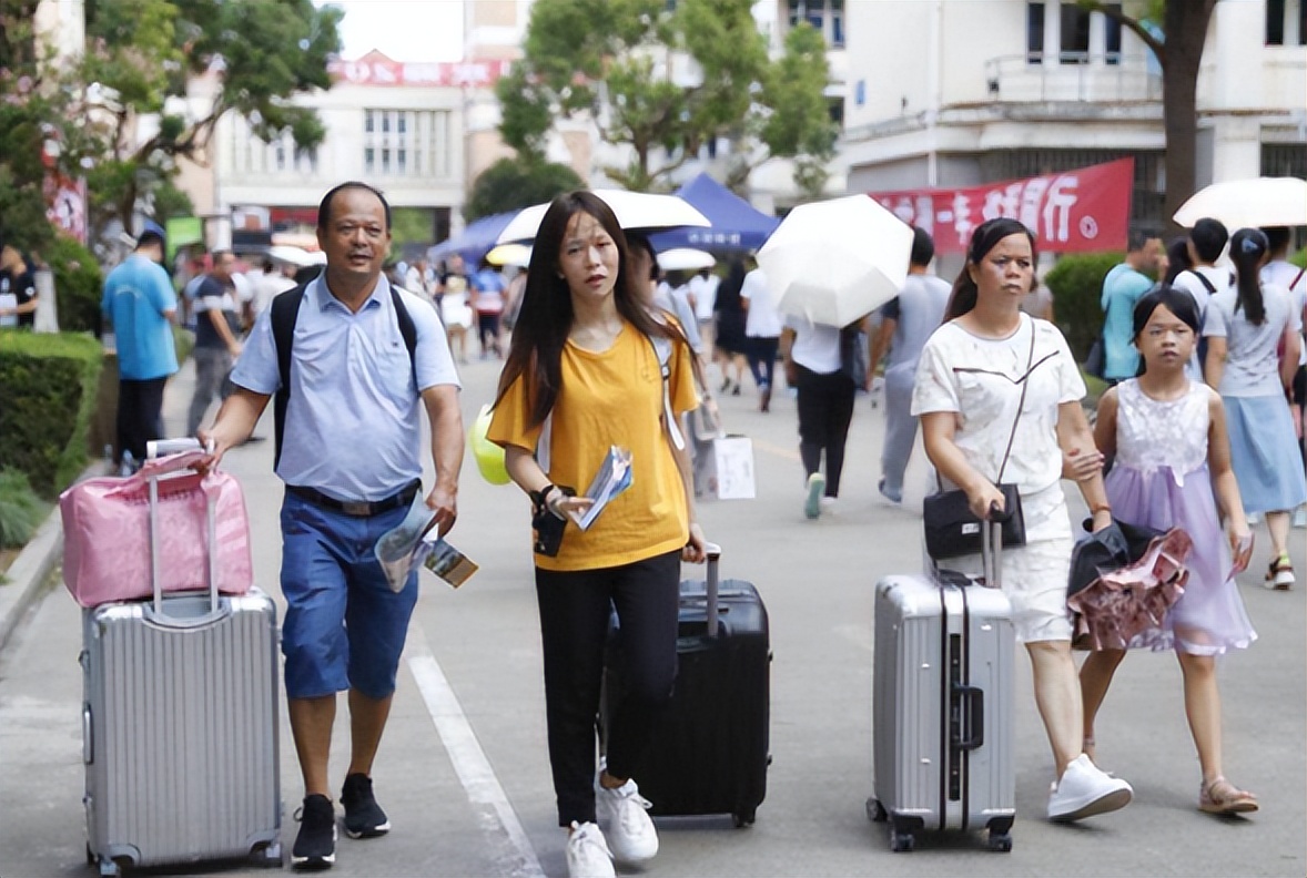 广州一女大学生晒出生活费账单，家长觉得很正常，网友看不下去了