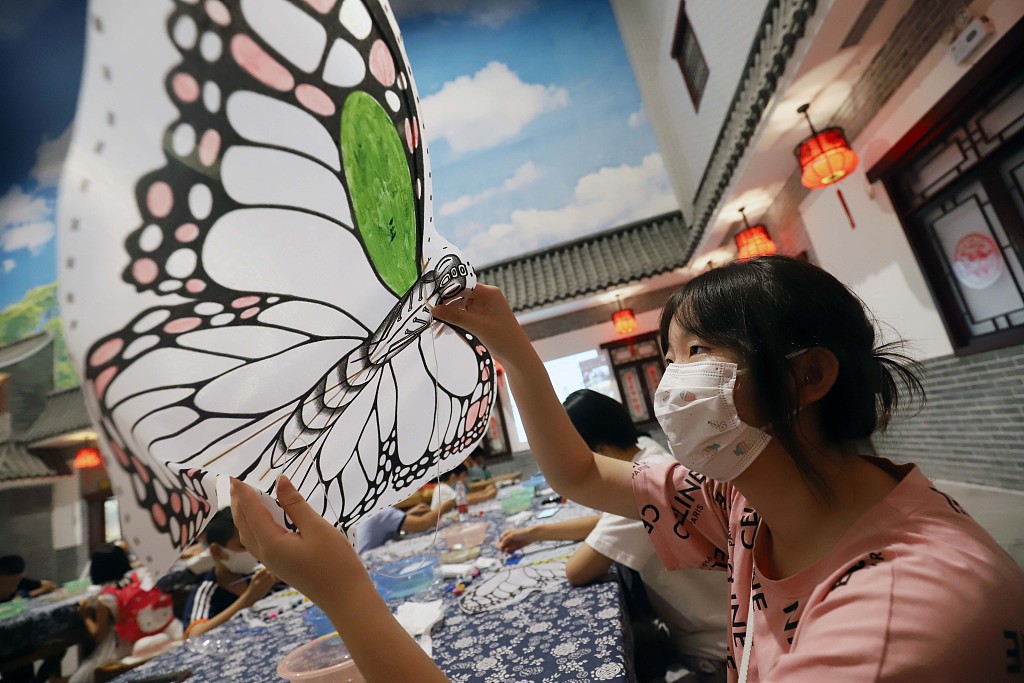 （双语阅读）好美的风筝，文化生态保护区守护中国“风筝之都”