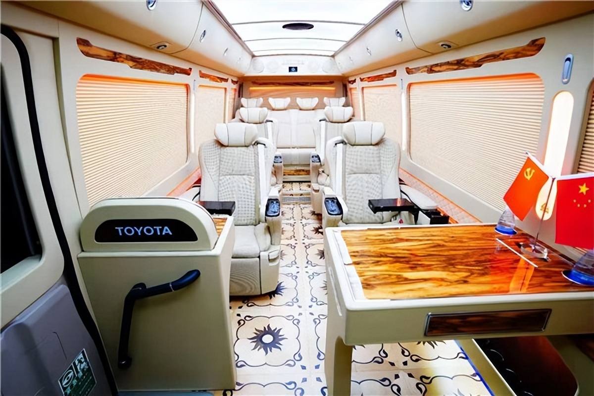 九龙考斯特和丰田考斯特的区别,丰田考斯特厂家高端定制考斯特