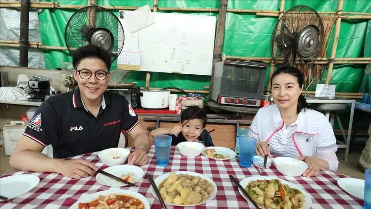 郭晶晶霍启刚最新消息出席晚宴,郭晶晶受伤霍启刚反应