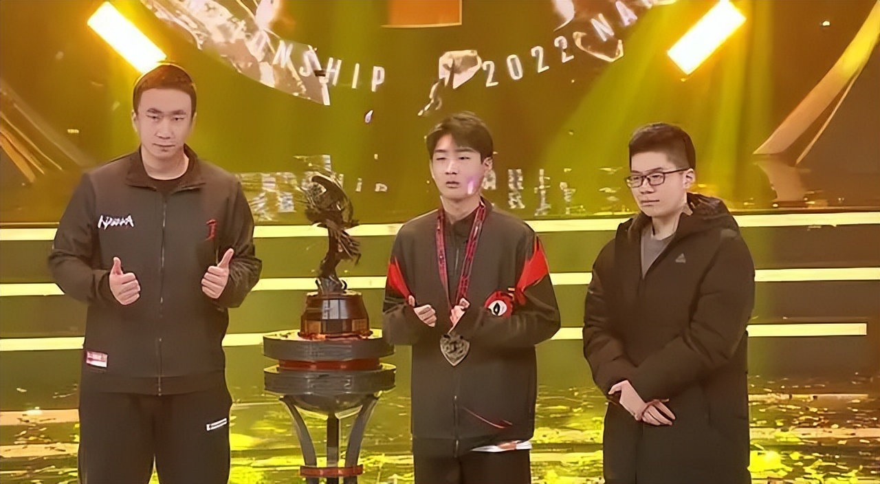 电竞选手第一次上场打比赛,电竞史上第一个职业选手