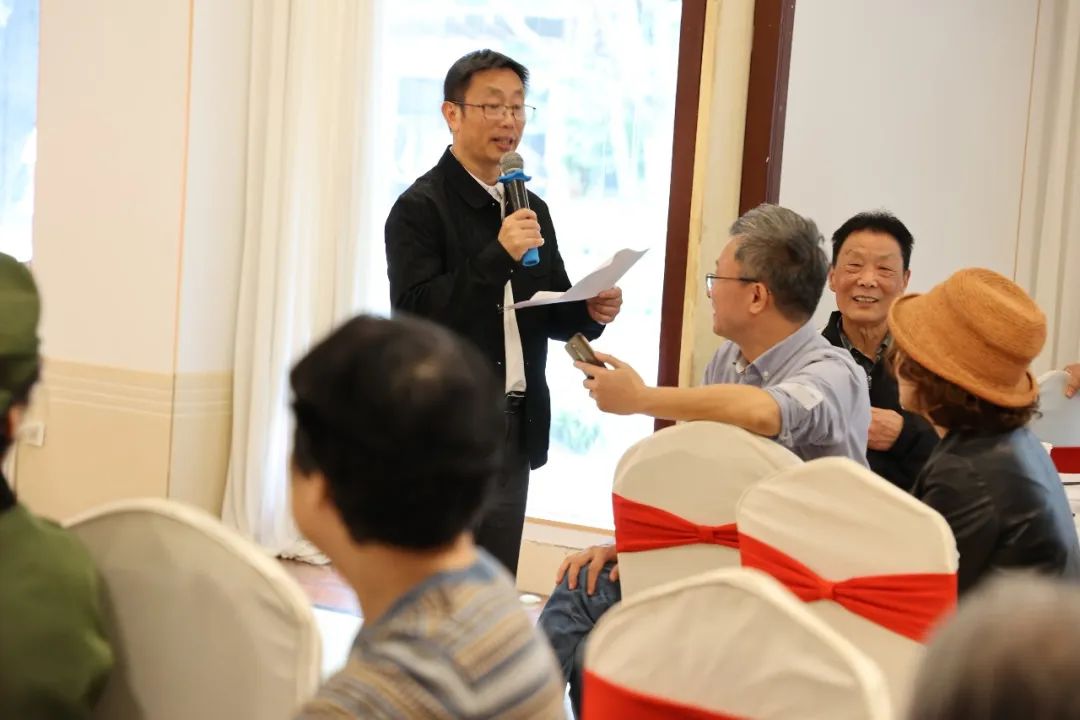 四川省德阳市东汽小学开展退休教师“迎重阳”庆祝活动