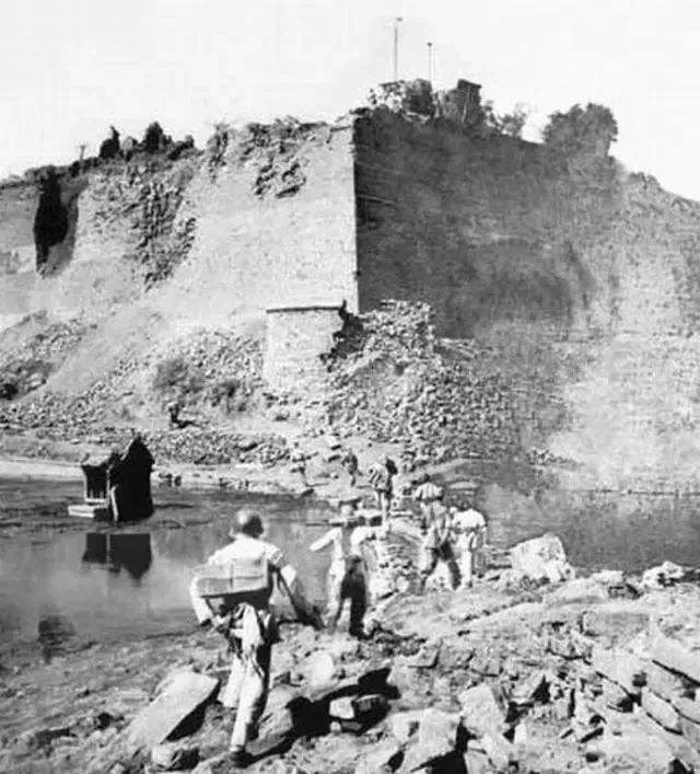 吃了宋美龄亲手做的菜，王耀武紧急转移妻儿，告诫：千万别去台湾