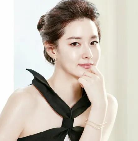 韩国演员李英爱的爱情,韩国演员李英爱的丈夫是干啥的