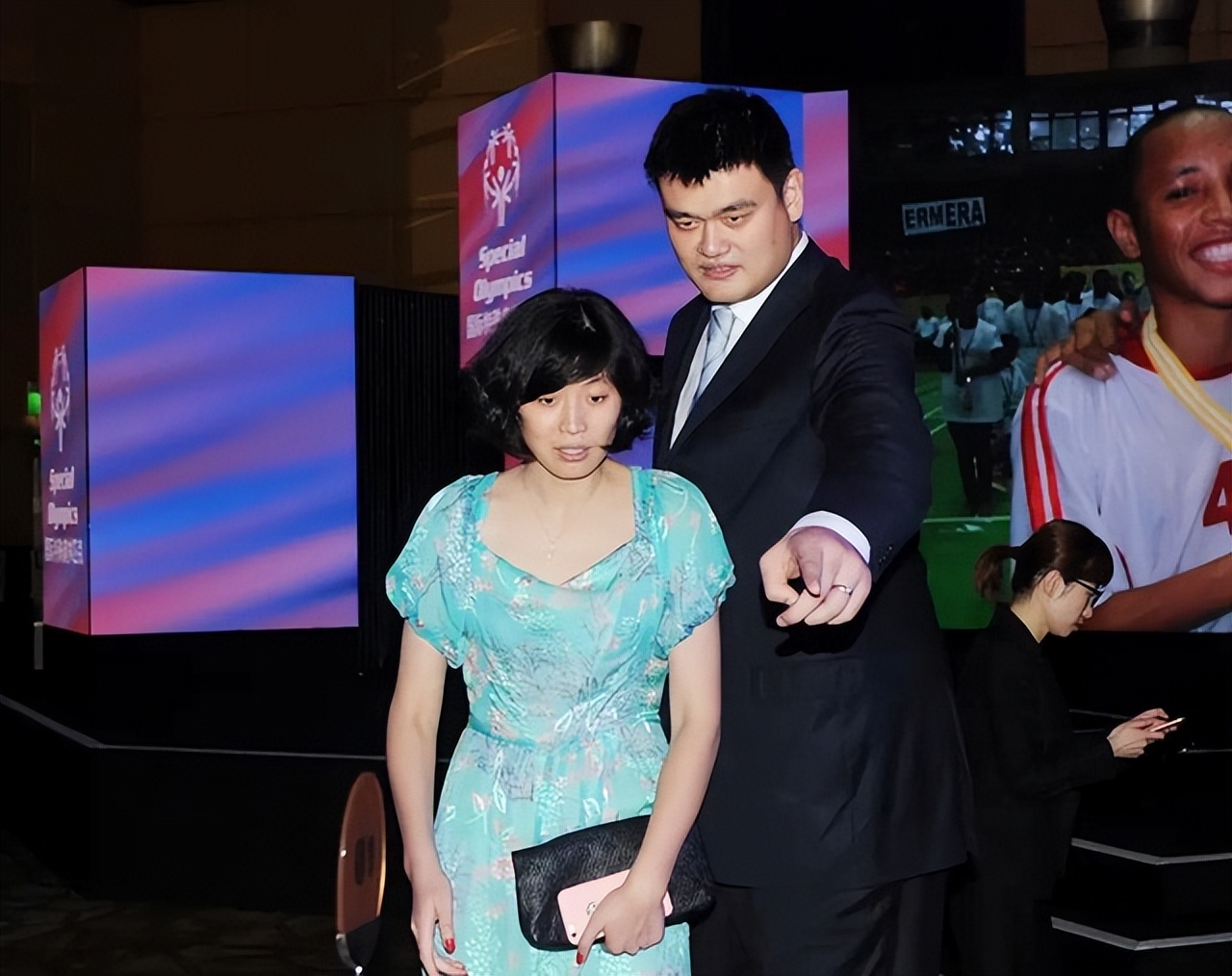 姚明叶莉个人简介,姚明和老婆叶莉高清视频