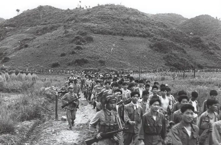 56年上海传染病院来一老农，浑身滚烫口鼻冒血，医生检查表情诡异