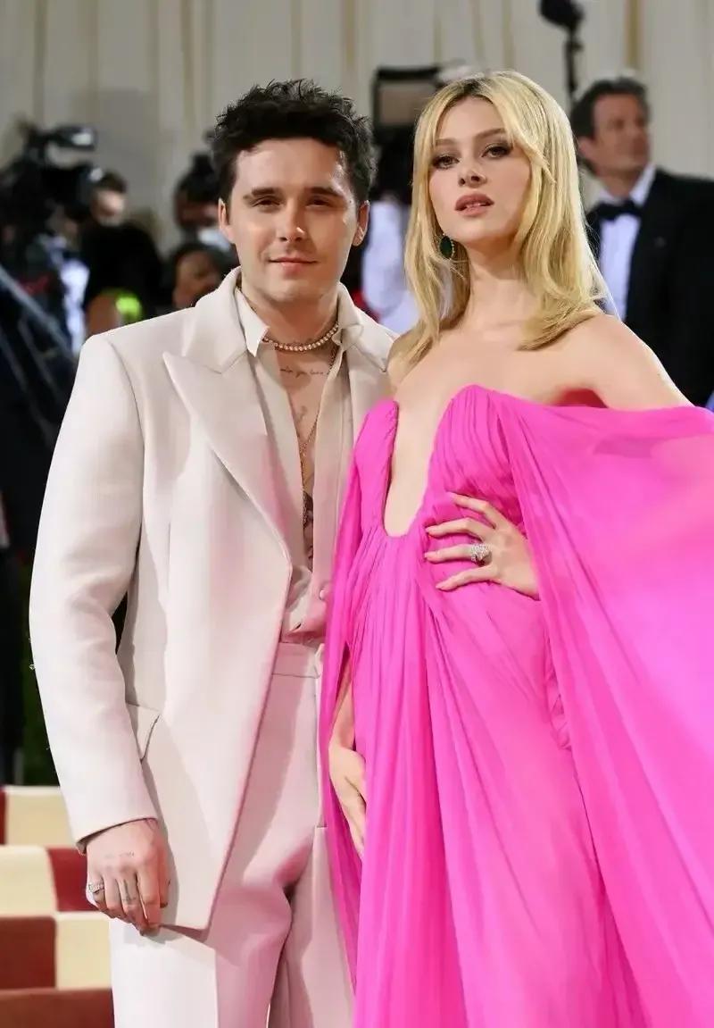 谷爱凌2019穿抹胸裙,谷爱凌穿白色长裙