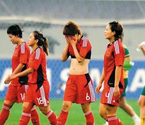 上联贾教傻练花拳秀腿岂能成全下联水到渠成夺冠庆祝满田彩霞