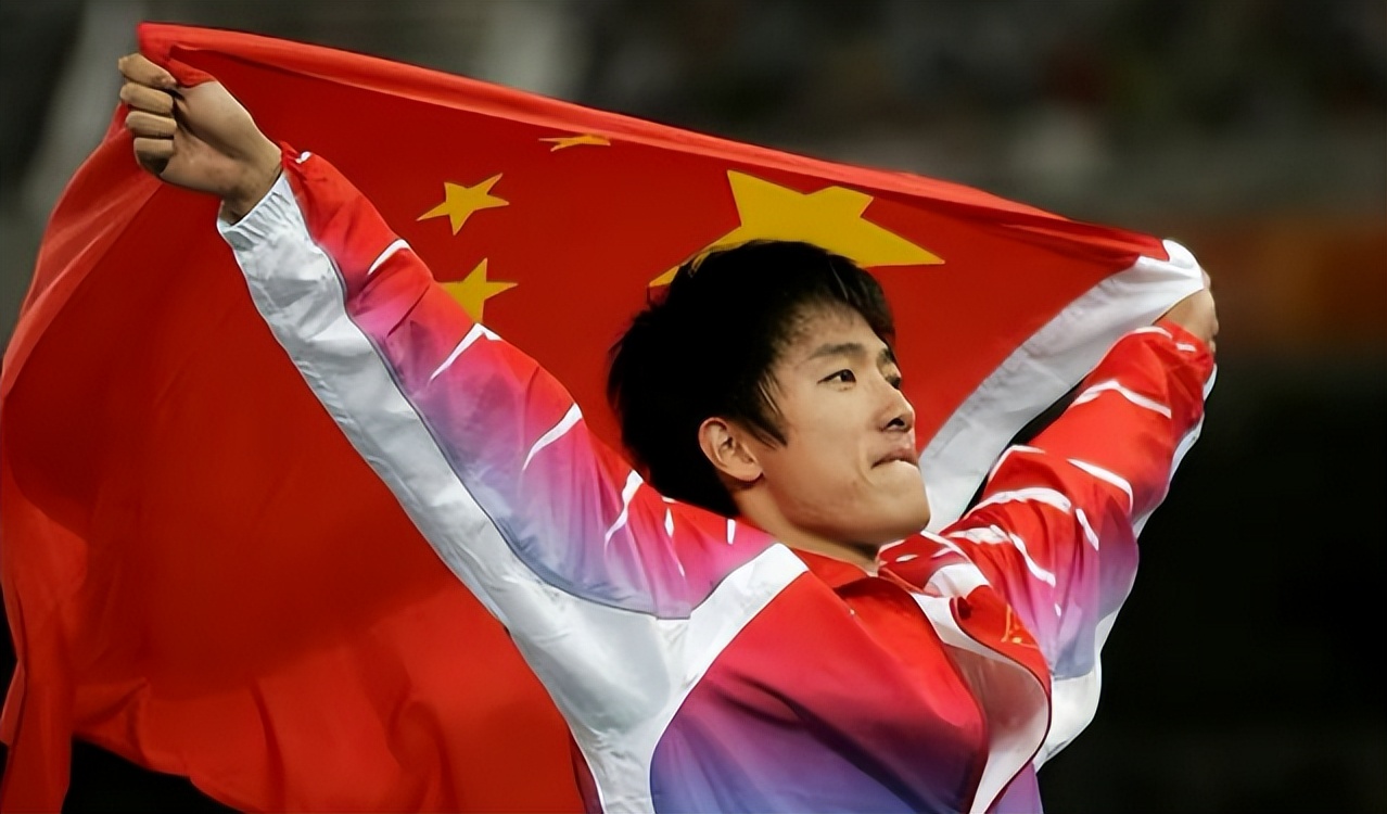 刘翔成为世界冠军的艰苦历程,世界冠军刘翔现在干什么呢