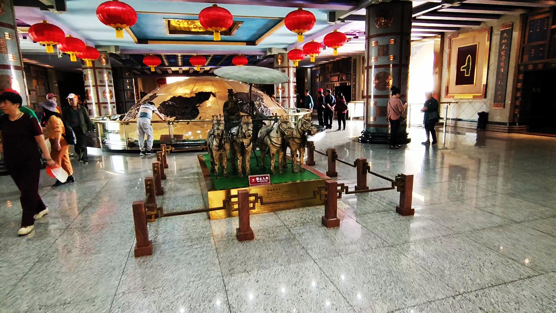 中国第一座门文化旅游景观展现中华民族历史渊源的华夏文明纪念碑