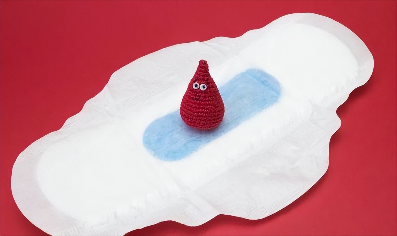 女生来例假时，突然流出的一股血块，是身上的肉吗？看完涨知识了