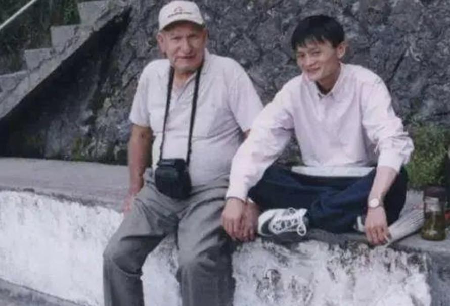 马云在海外被采访,马云澳洲45年后合影