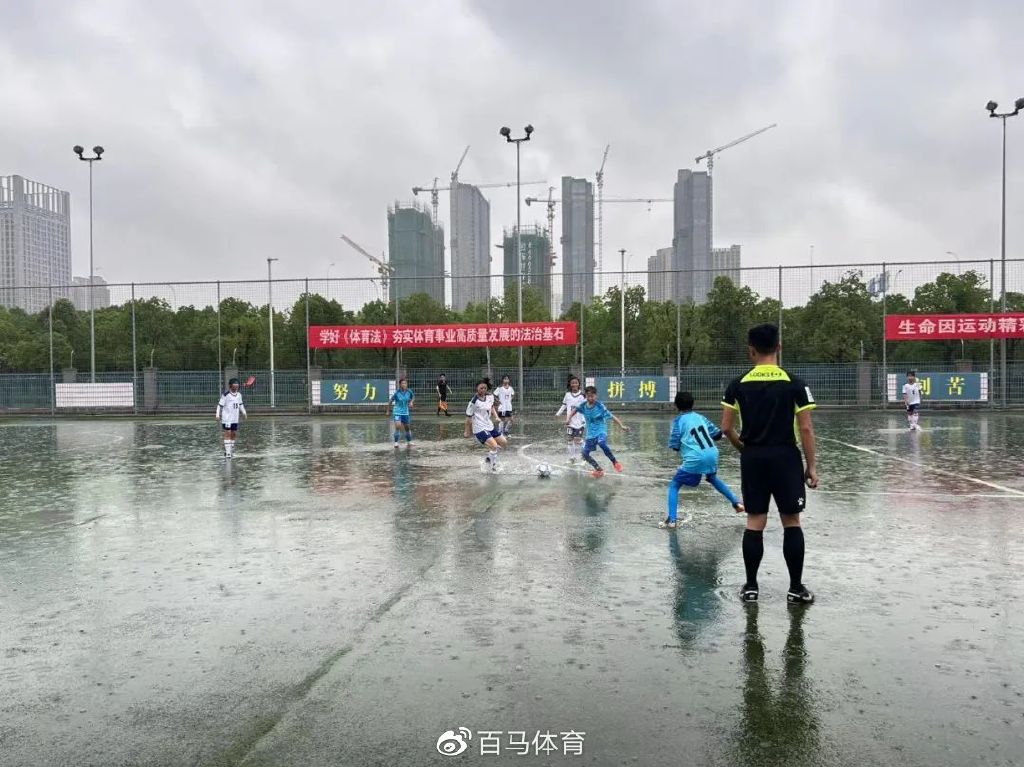 大雨浇不灭热情,大雨浇不灭的热情作文素材