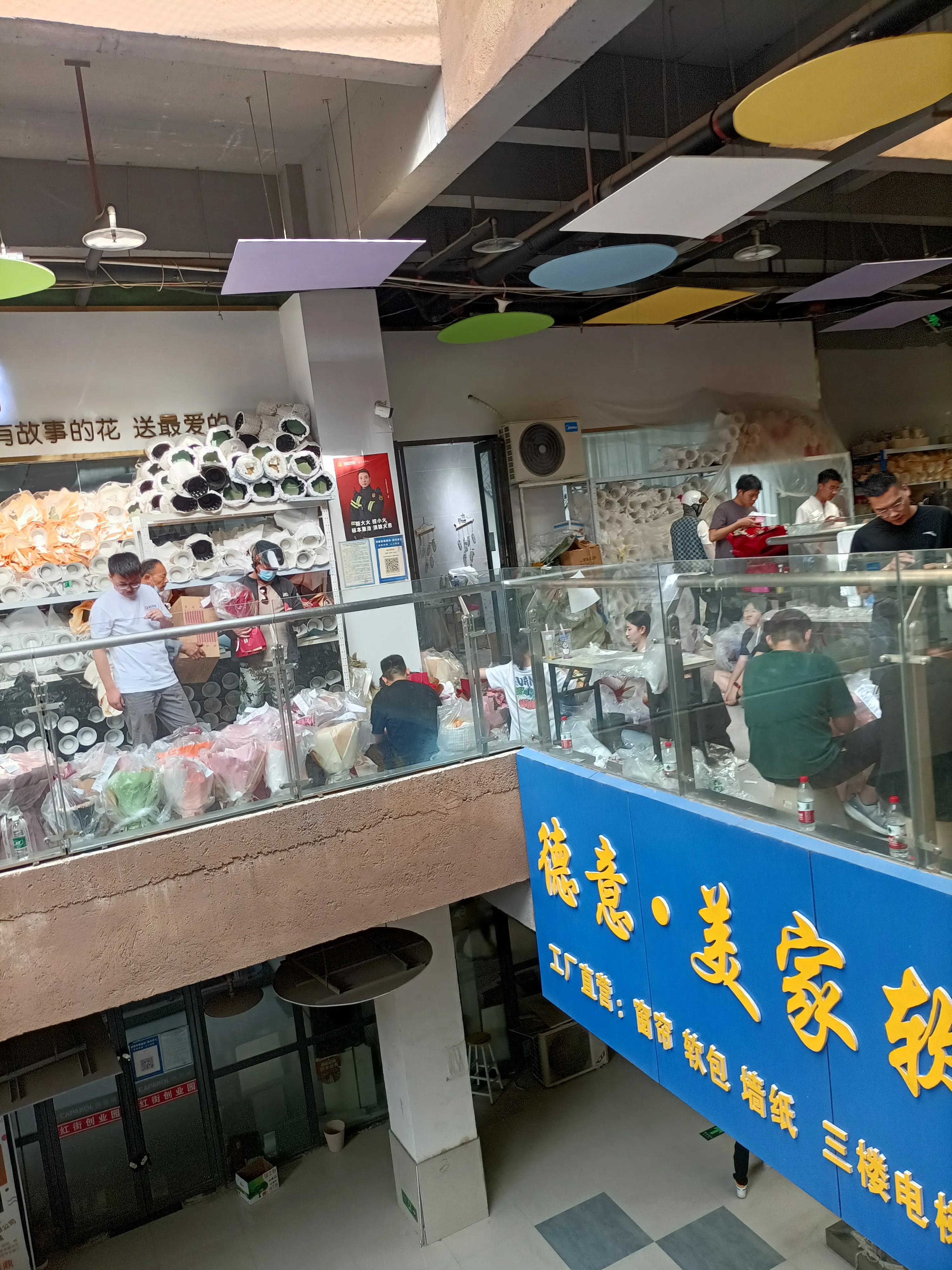 一个人开花店能赚多少,开一家花店一年赚多少