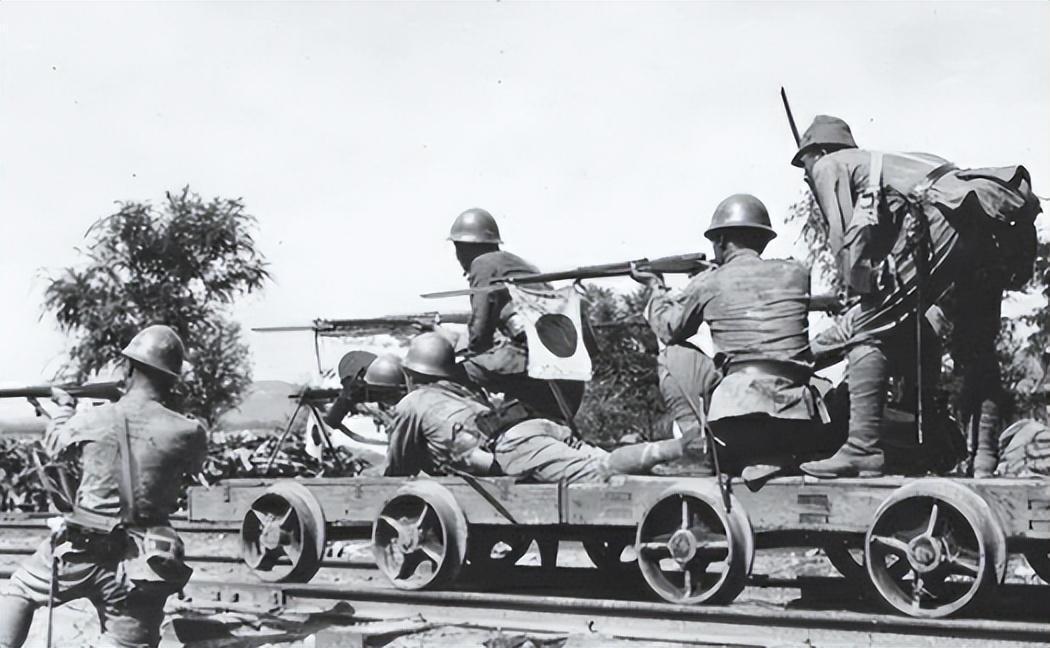 日军罪行照片：攻陷香港后兽性毕露，当场轮番侵犯新婚女明星