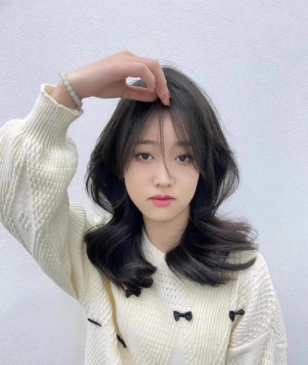 女生中长韩式浪漫气垫烫